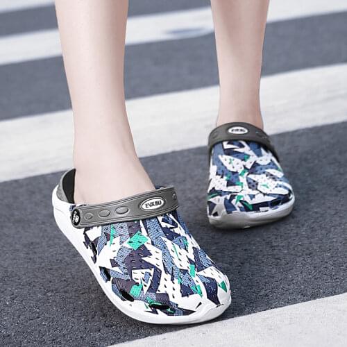 2021 New Arrival Mens Clogs Sandals Summer Shoes Men Slippers Breathable Non-slip Mules Male Garden Shoes Casual Beach Sandals