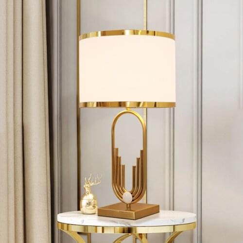 Luxury Post Modern American Style Modern Golden Iron Table Lamps for Living Room Bedroom Led Table Lamps Bedside Room Home Decor