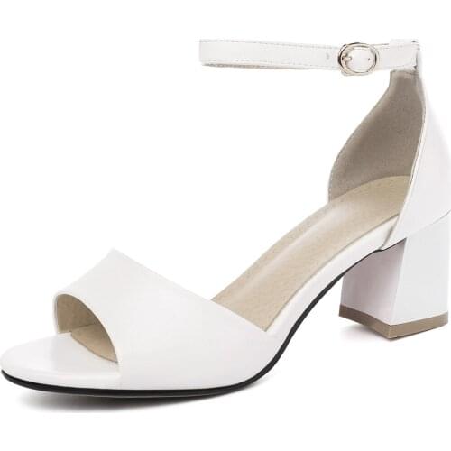 Fashion womens shoes 19 summer new thick with the middle with buckle belt sandals tide 31-43