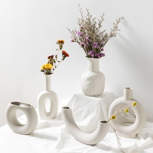 White Ceramic Home Decor Vase Nordic Minimalism Craft Decoration for Centerpieces Personalized Shaped Decorative Vases