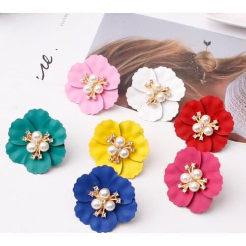 Exknl Flower Stud Earrings Pearl Korean Earrings Wedding Party Vintage Crystal Fashion Big Women Jewelry Earrings 2021 New