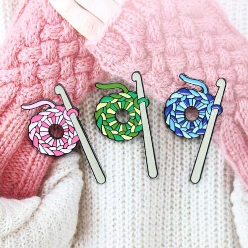 Colorful knitted sweater ball Fashion Enamel Brooch Creative Crochet ball Lapel Pin badge girls women bag accessories