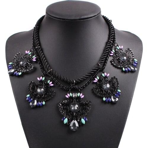 New Arrival Fashion Design Bib Black Rope Chain Chunky Statement Crystal Resin Pendant Necklace for Girls Party Jewelry