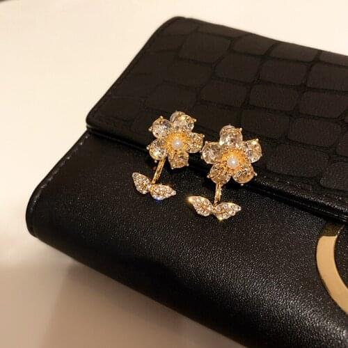 Female Simple Flowers Rhinestone Pearl Stud Earrings for Women Korean New Trendy Sweet Cute Jewelry Girls Elegant Ear Studs Gift