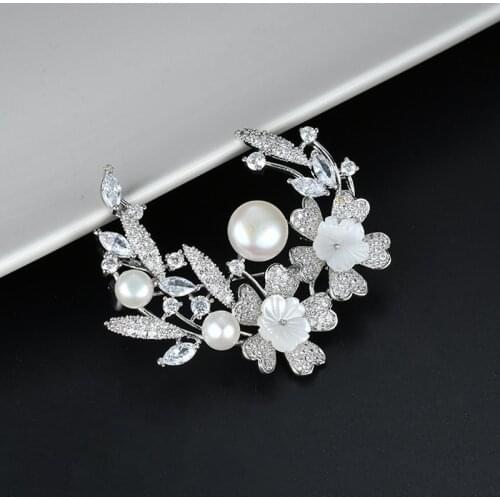 Romantic European and American Fashion Womens Clothing Uniforms Brooch Wedding Brooch Light Luxury Jewelry Birthday Gift