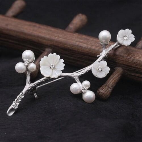 Vintage New Women Simulated Pearl Brooches Personatity Elegant Shell Flowers Brooches Pin Fashion Jewelry Suits Accessories