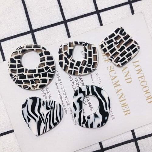 DIY Jewelry Findings 10pcs Fashon Zebra Stripe Leopard Style Resin Geometry Heart Holow Out Round Square Necklace Pendant Charms