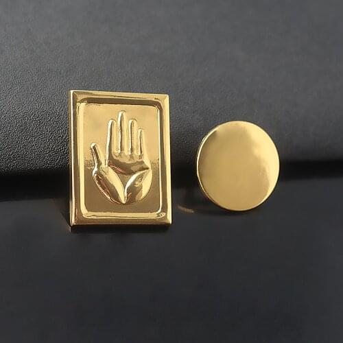 Anime JoJos Bizzare Adventure Kujo Jotaro Hand Badge Pins Brooches Cartoon Dog IGGY Enamel Brooch Fans Bag Hat Costume Accessory