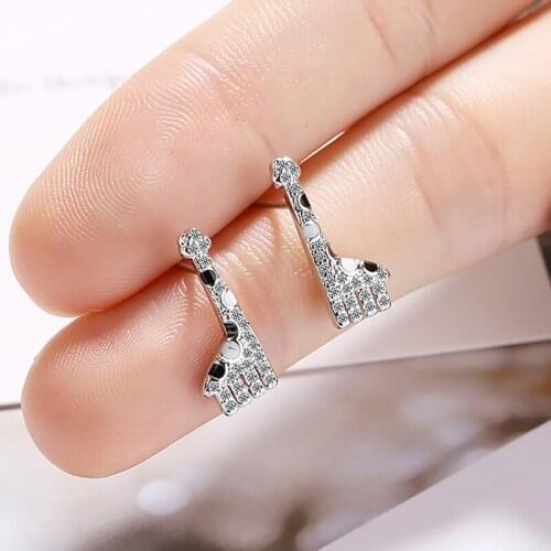 Lovely Giraffe Shaped Full Shiny Zirconia Stud Earrings High Quality Female Earrings Fashion Party Jewelry Gift for Women