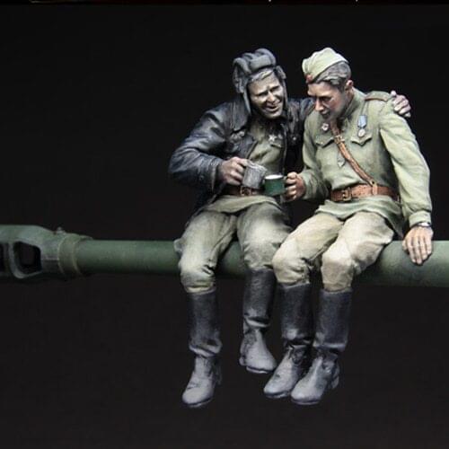 1/35 soldier at rest, Two people, Contain tank gun rod Military scene combination kit soldiers GK Uncoated No colour