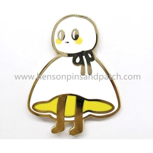 Customized metal hard enamel snow man gold pin badge