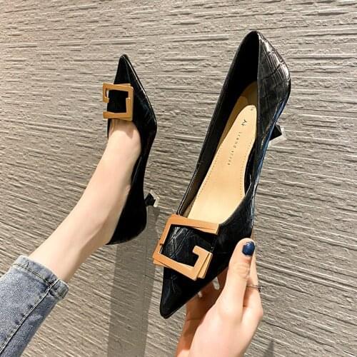 Spring 2021 new medium and casual joker shoes, low-top, pointed, thin heel, solid-color, G-shape button fashion shoes