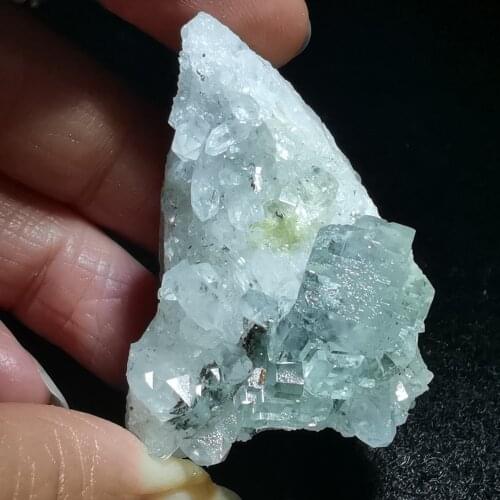 39.5gNatural transparent Fluorite Crystal mineral stone home decoration wheel pulse healing geology teaching standard collection