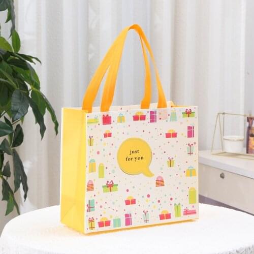 New Trend Student Packaging Gift Bag Non-woven Clothing Shopping Bag Fashion Cartoon Handbag Simple And Convenient