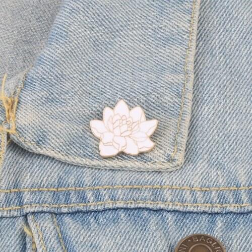 Buddhism White Lotus Flower Enamel Pin Floral Plant Brooches Denim Coat Backpack Lapel Pin Men Women Badge Japanese Jewelry Gift