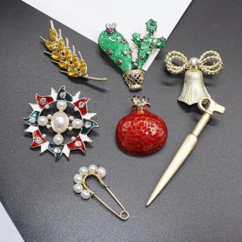 A variety of fashionable broochs for beautiful women, prom Christmas gifts, new high-quality design
