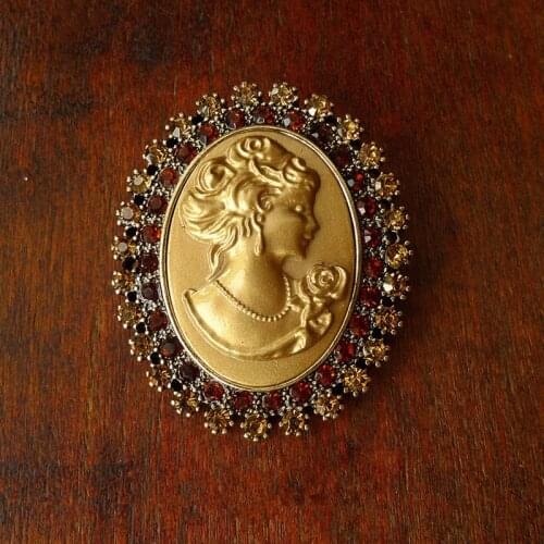 FFLACELL 2020 NEW Vintage Baroque Gold Beauty Portrait Rose Metal Oval Rhinestone Brooch Pin for Women Party Blessing Jewelry