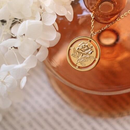 Delicate Wedding Jewelry for Women Hollow Rose Flower Pendant 18k Gold Plated Necklaces for Ladies Stainless Steel Chain Chokers