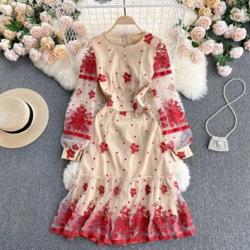 Runway Summer Red Flower Embroidery Dress Women Lantern Long Sleeve Gorgeous Mesh Flower Embroidery Elegant Party Midi Vestidos