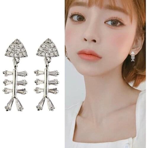 The New fashion Fine earrings personality Fish bone modeling Silver needle earrings for women Holeless ear clip jewelry