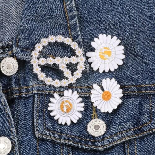 Daisy Lightning Brooch Cute Sunflower Enamel Pins Metal Corsage Fashion Jewelry Bag Shirt Denim Badge Pin Gift For Friends Girls