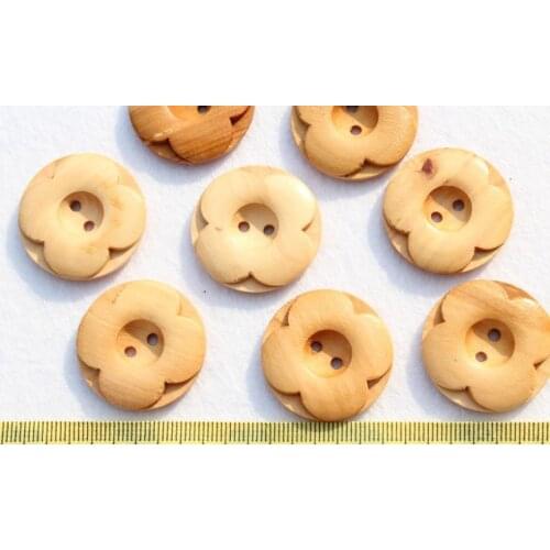 Set of 100pcs big natural light brown flower carved round 30mm Wood, Wooden Buttons 2 holes for DIY-MK0117