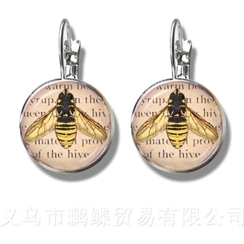 Bee Pattern Earrings Insect Art Picture 16mm Glass Cabochon Dome Silver Plated Stud Earrings For Women Girls Creative Gift