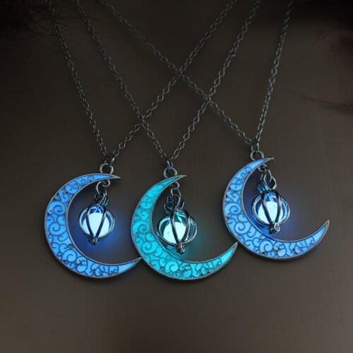 2020 Women Glow In Dark Pendant Luminous Necklace Moon and Love lantern Jewelry Necklaces Women Gifts Gem Accessories