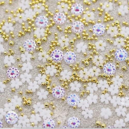 500pc/1bag 3D White Flowers Sun Flower Nail Art Accessories Mixed Steel Balls Three Dimensional Nail Polish Decals Decoration