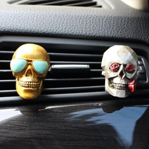 2pcs Creative Skull Diffuser Car Decor Car Perfume Fragrance Clip Auto Vent Air Freshener Scent Perfume Rose Scent Ornament