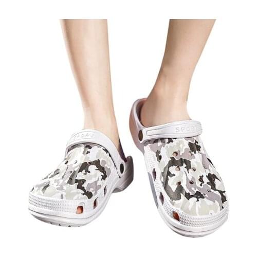 2020 Men Sandals New Summer Style Men Beach Shoes Hollow Hole Breathable Flip Flops Non Slip Sandals Men Clogs