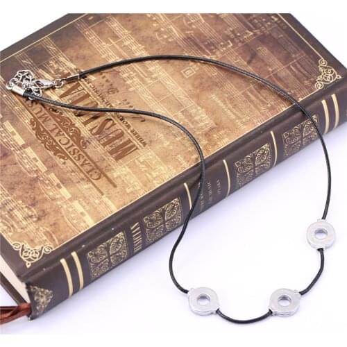 Anime Accessories Narutos Cosplay Jewelry Toy Necklace Uchiha Itachi Akatsuki Necklace Anime Action Figures Uzumaki-Narutos Toys