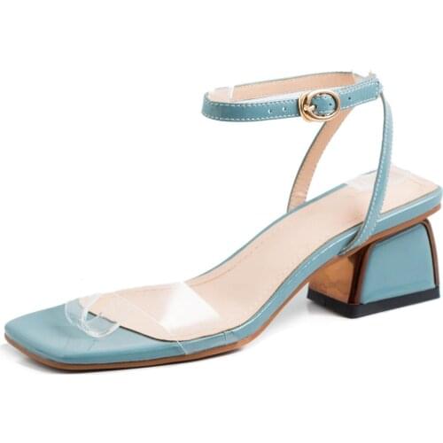 2019 summer new product comfort square with square head buckle with transparent womens wild sandals tide