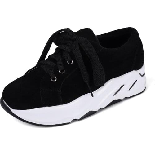 In 2018 the spring and autumn period and the new sports recreational shoe with thick bottom wind round head