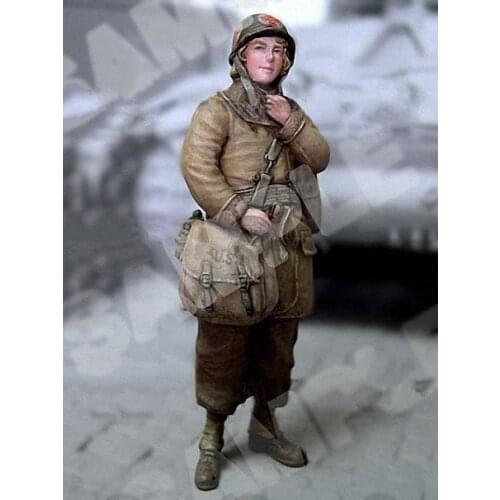 1:35 Resin kit US Women Medical Guard