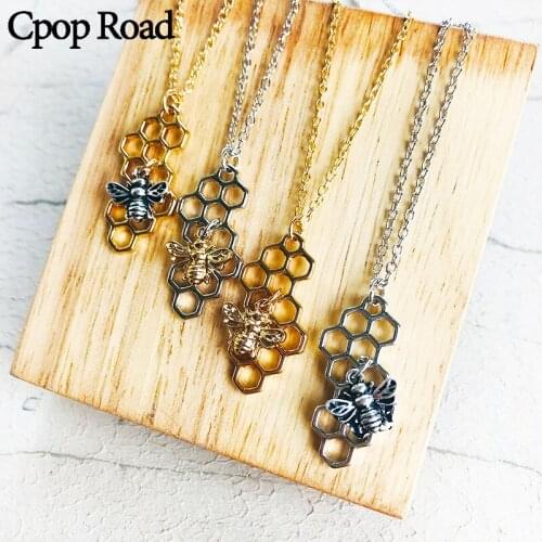 Cpop Trendy Bee Necklace Simple Fashion Square Honeycomb Gold Pendant Necklace Personality Jewelry Accessories Girl Gifts
