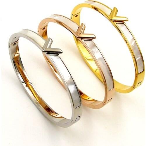 Best Selling Classic Elegant Design V Letter Pearl Shell Bracelet And Stainless Steel Jewelry For Women Bracelet Wholesale