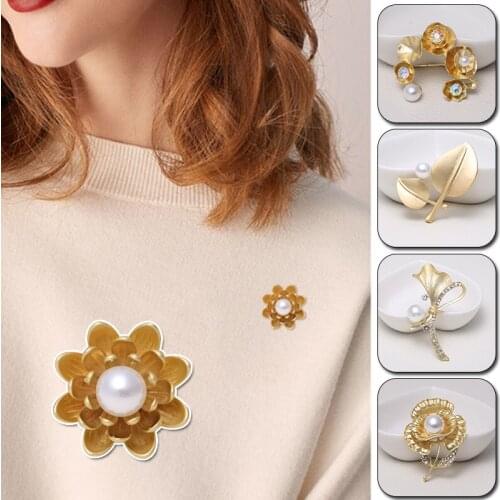 Women Pearl Rose Flower Brooches Elegant Scarf Dress Weddings Party Jewelry Office Brooch Pins Gifts Clothing Accessories