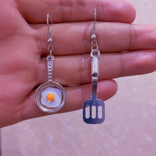 1 Pair Funny Asymmetric Shovel Pan Fried Egg Enamel Drop Earrings Womens Fashion Aesthetics Jewelry For Wifes aretes Gift