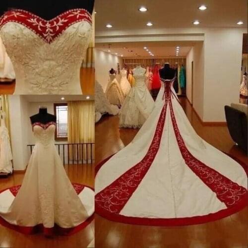 2021 Vintage Embroidery Wedding Dress Plus Size Sweetheart Traditional Red and White Lace-up Bridal Gowns Custom Made Vestidos