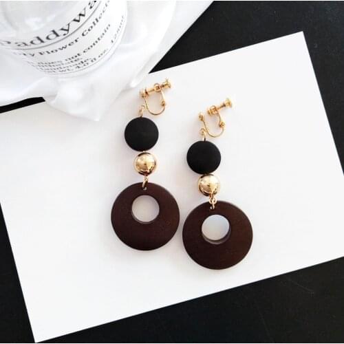 New Arrival Fashion Wooden Earrings Hanging Clip On Earrings Danging Round Circle 2018 Women Earring Clips Without Piercing