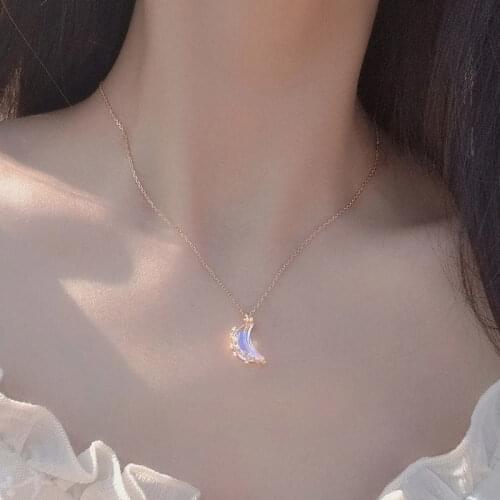 Glowing Discoloration Moon Chain Necklace Korea Creative Luminous Stone Pendant Necklaces for Women Fashion Jewelry Gifts