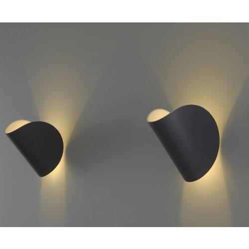 Italian modern minimalist wall lamp living room creative rotating art hotel wall lamp Nordic bedroom bedside wall lamp