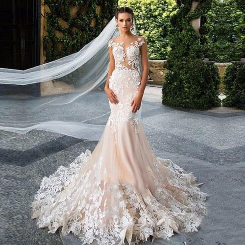 Romantic 3D Flowers Ivory Lace Appliques Champagnes Mermaid Wedding Dress Sexy Backless Cap Sleeves Bridal Gown Trouwjurk B142