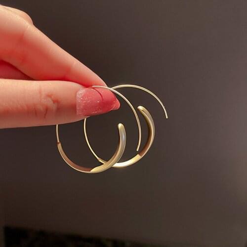 Korean Fashion Gold Color Metal Hoop Earrings for Women Simple Fashion C-shaped Piercing Earring 2021 New Trendy Party Jewelry