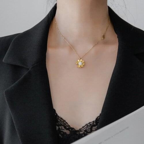 YUN RUO 2020 Individuality Fashion 14 K Gold Daisy Pendant Necklace Titanium Steel Jewelry Woman Gift Never Fade Hypoallergenic