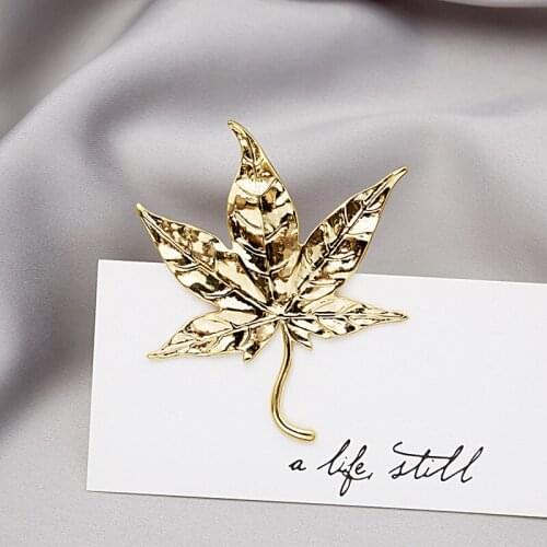 Retro Simple Style Maple Leaves Brooch For Women Men Fashion Vintage Plant Shirt Clothes Badge Lapel Pins Jewelry Party Gift
