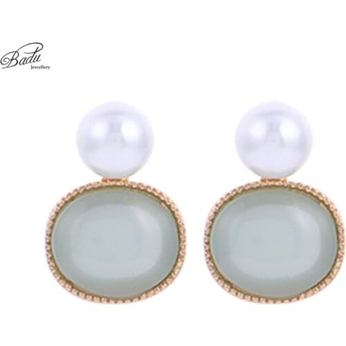 Badu Simulated Pearl Stud Earrings for Woman Wedding Jewelry Green Natural Stone Earring Studs Elegance Fashion Wholesale