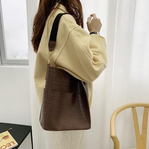 Womens bag 2021 new PU leather retro crocodile pattern one-shoulder big bag casual messenger bag female bag