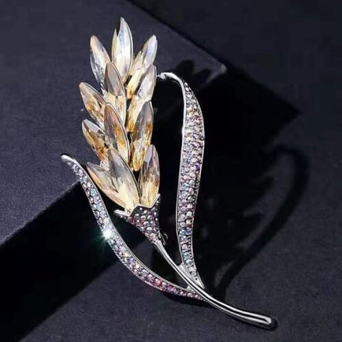 Luxury Female Crystal Flower Brooch Charm Silver Color Jewelry Brooch For Women Cute Champagne Zircon Pin Dress Coat Accessory